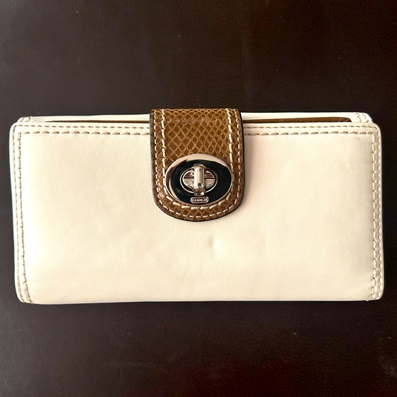 Coach Twist Clasp Slim Envelope Wallet - Picture 2 of 4